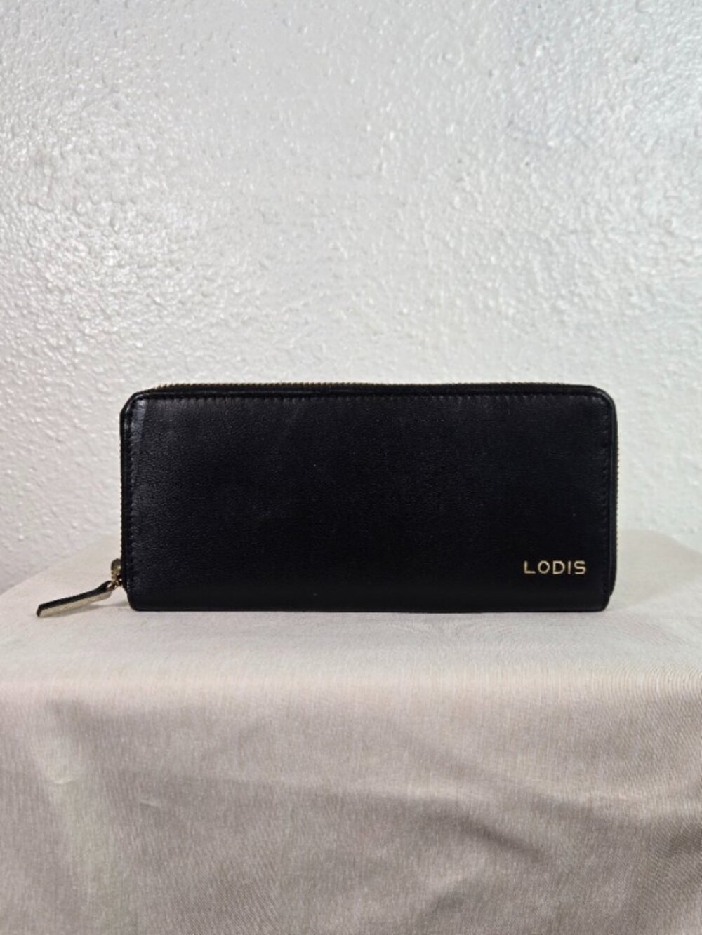 Lodis zip-around Leather Wallet
